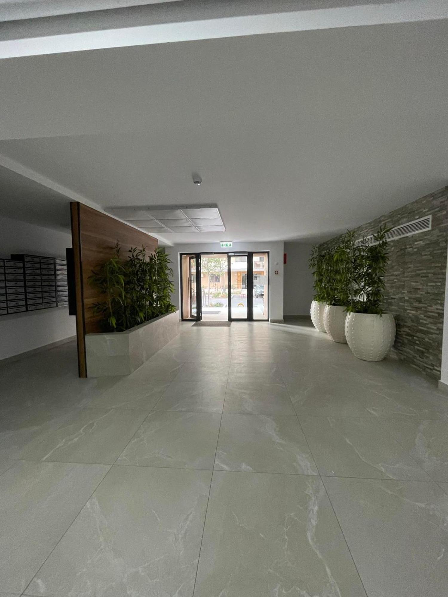 Appartamento Metropolis Elegance Bucarest Esterno foto