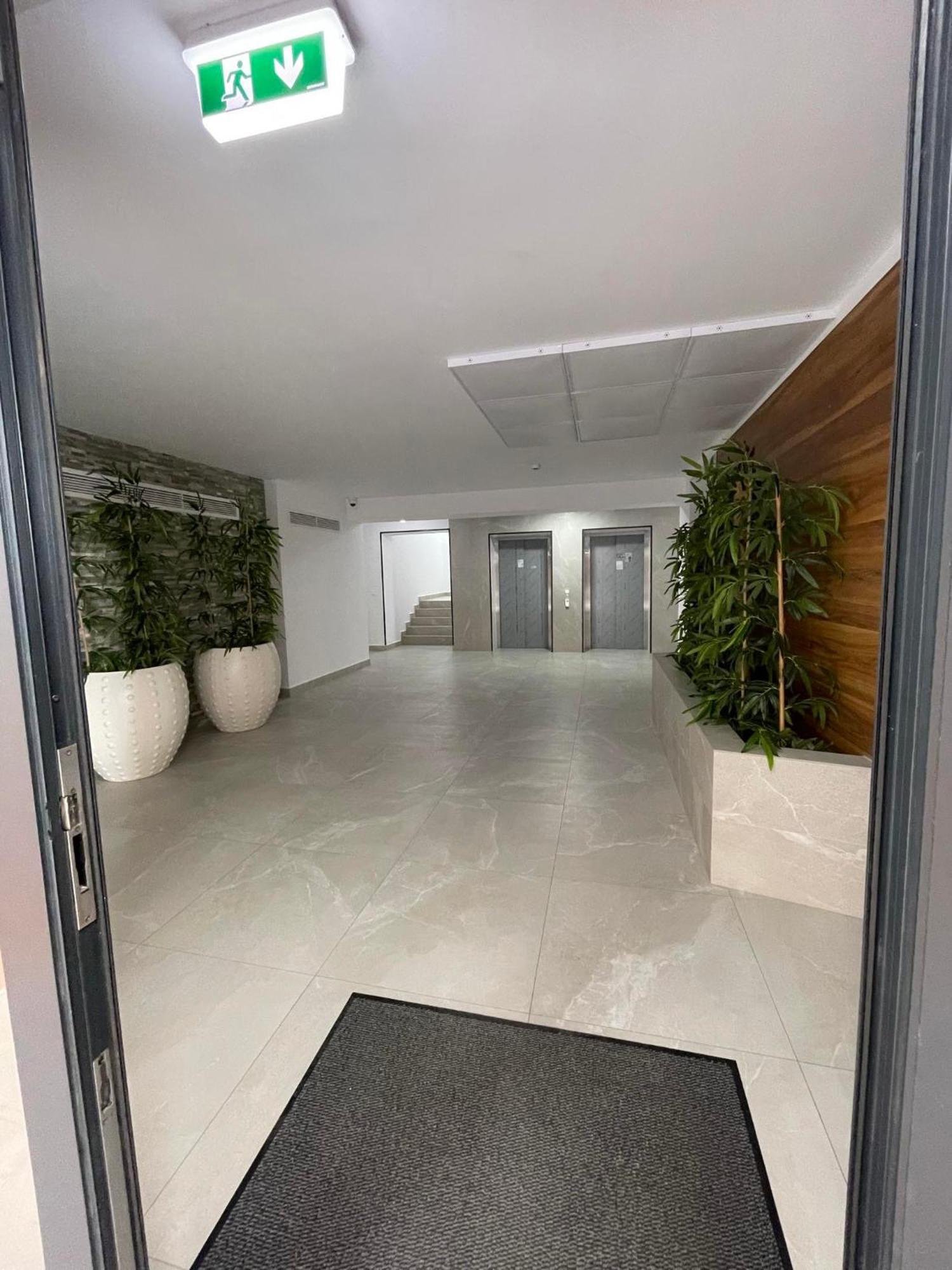 Appartamento Metropolis Elegance Bucarest Esterno foto