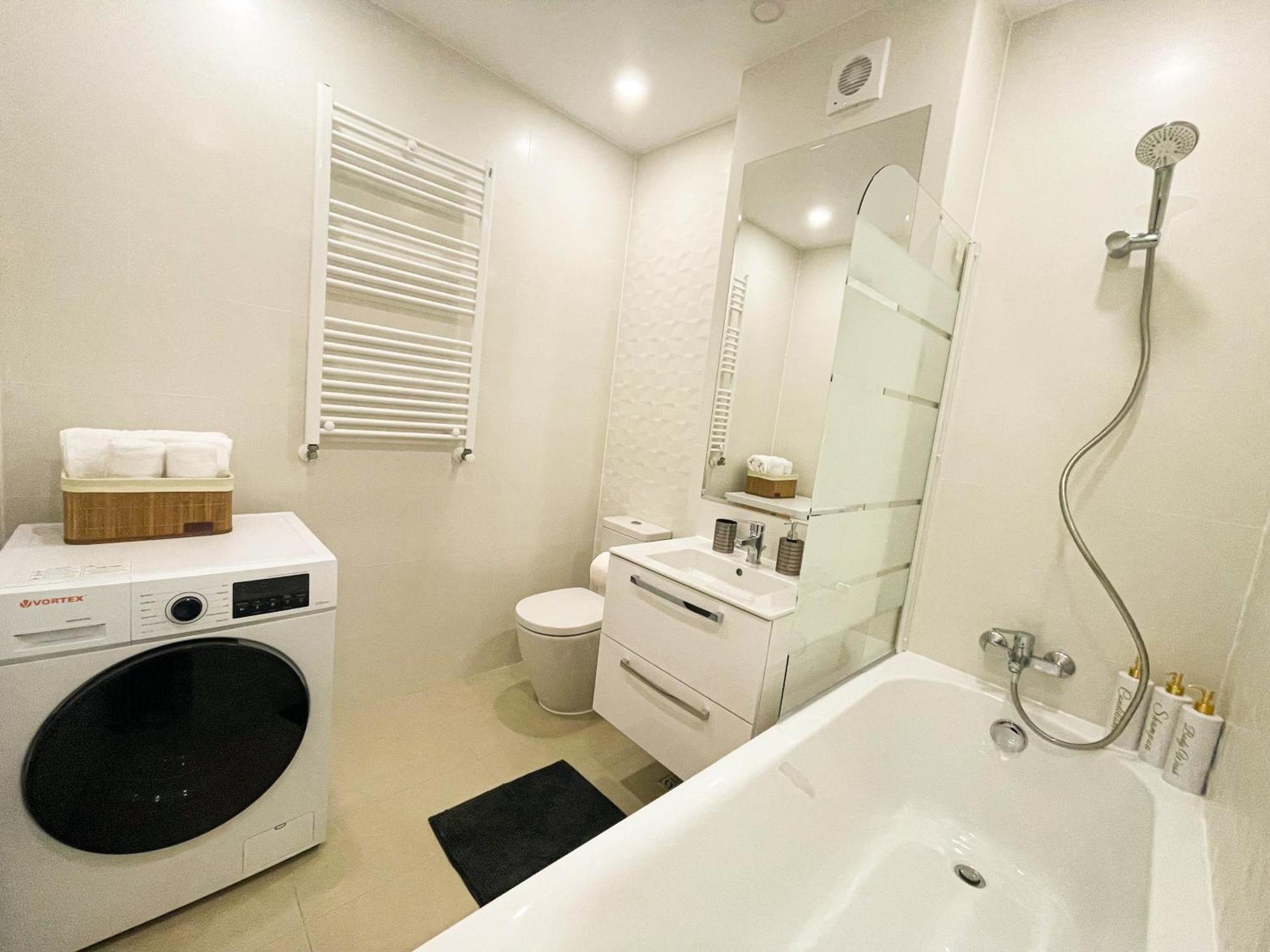 Appartamento Metropolis Elegance Bucarest Esterno foto
